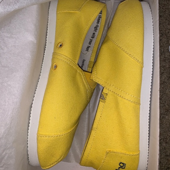 NWT. Womens Lucha Alpargata Shoes Yellow - Picture 2 of 8